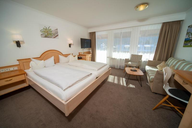 Double Room image 3