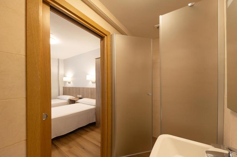 Triple Room image 4