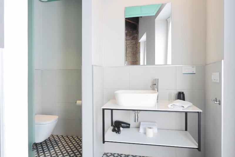 Deluxe Double Room with Spa Bath  image 1