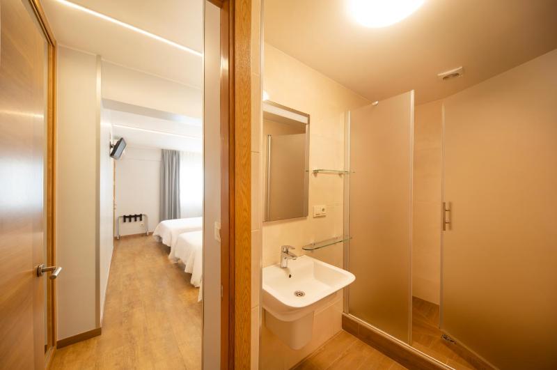 Quadruple Room image 3
