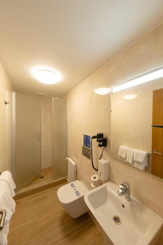 Economy Double Room image 2