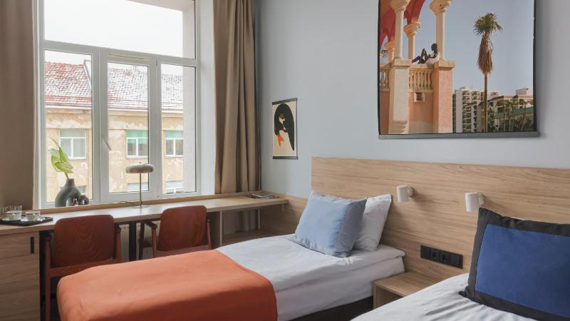 Refurbished Standard Twin Room image 1