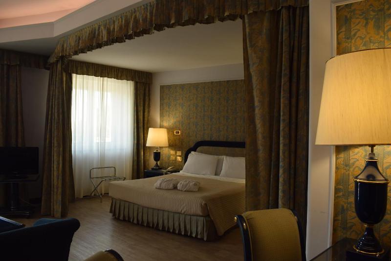 Grand Hotel Excelsior - image 40