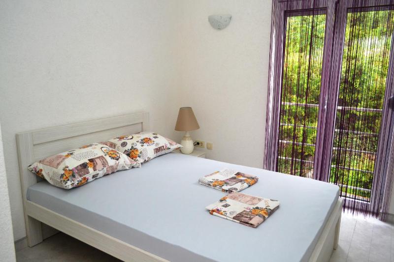 Studio Apartment with Mountain View image 1