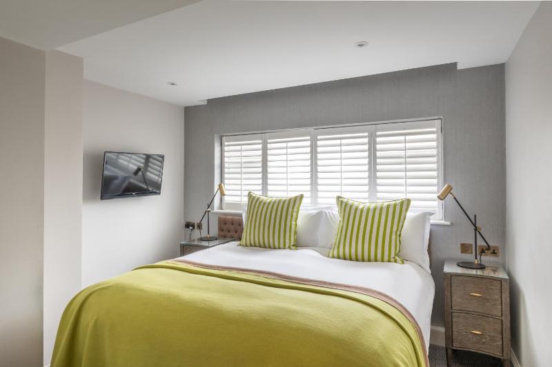Standard Double Room image 3