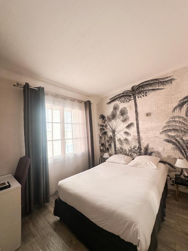 Standard Double Room image 4
