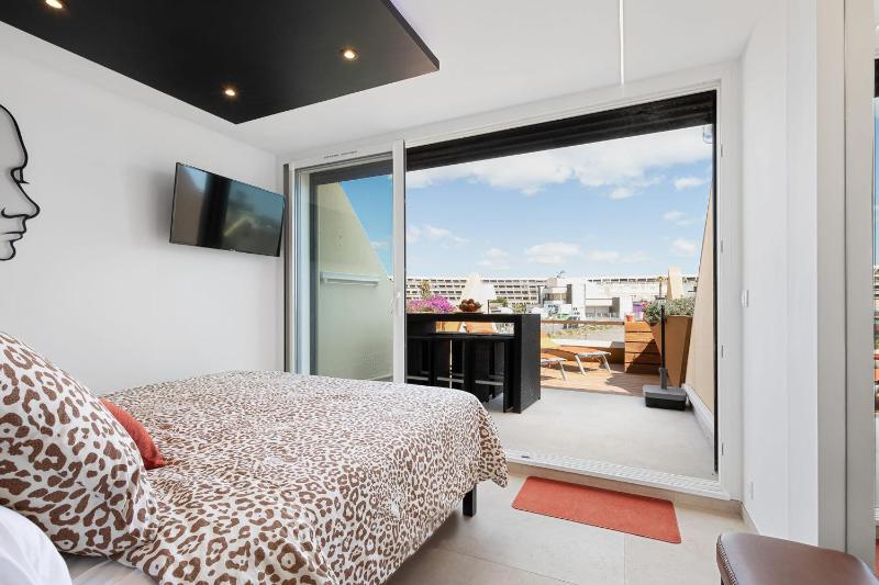 Tiffanys Heliopolis Design & premium apartment with terrace - image 10