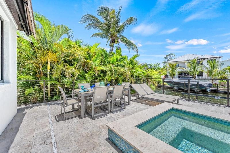 Luxury Sarasota Waterfront Home - Pool Boat Dock & Near Siesta Key Beach - image 8