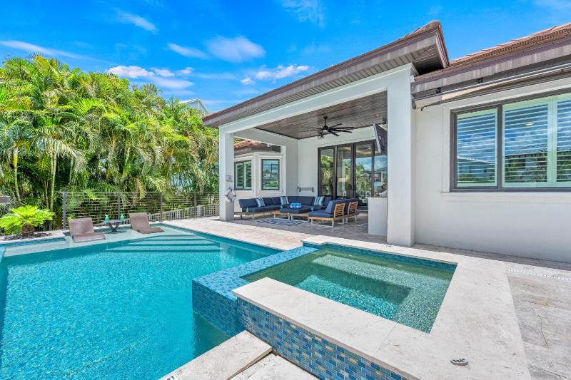 Luxury Sarasota Waterfront Home - Pool Boat Dock & Near Siesta Key Beach - image 16