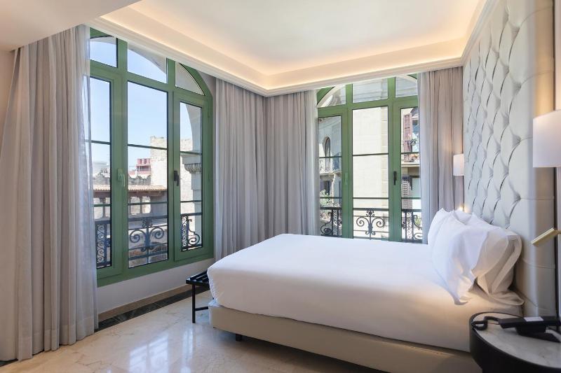 Double Room with Garden View image 3