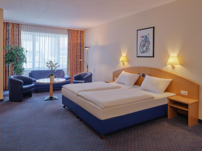 Double Room image 4