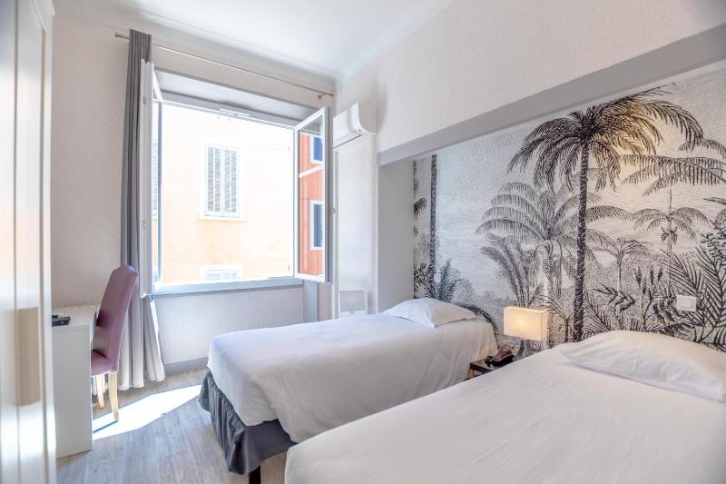 Classic Double or Twin Room image 4