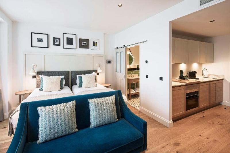 Twin Studio with City View image 1