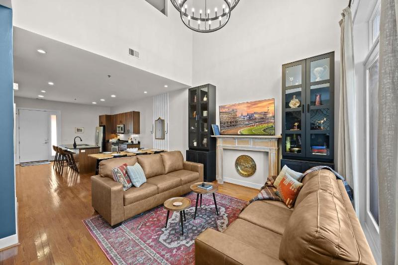 Exquisite Condo with Views in Trendy NuLu District - image 29