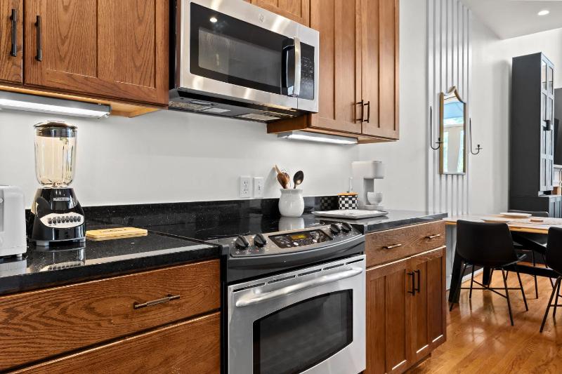 Exquisite Condo with Views in Trendy NuLu District - image 42