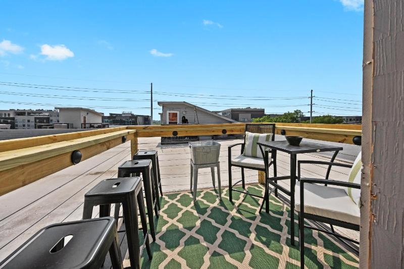 Exquisite Condo with Views in Trendy NuLu District - image 34