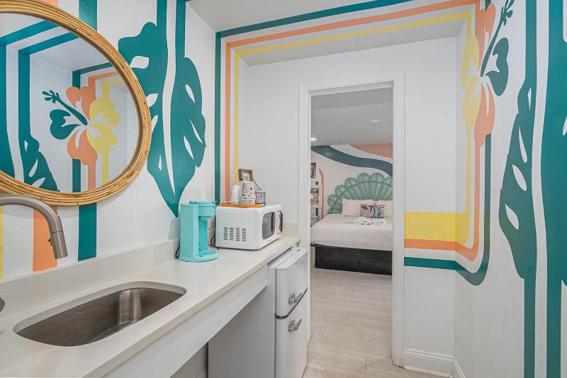 Royal Palms Motel - image 14