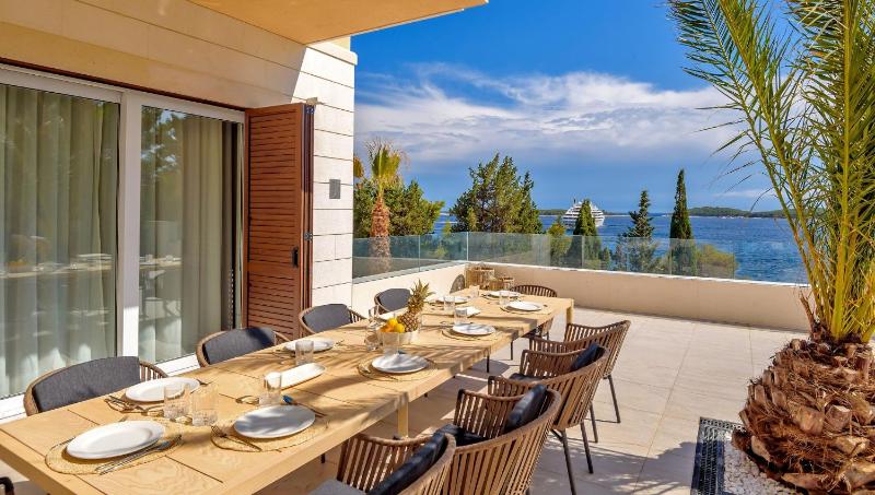 Incredibly Indulgent Hvar West Villa 5 Bedrooms Villa West Eternal - image 8