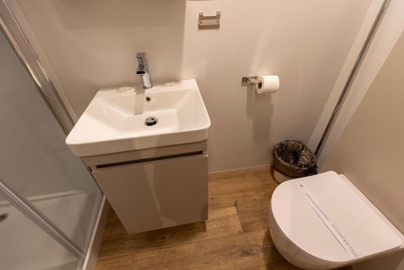 Deluxe One-Bedroom Mobile Home with Terrace image 3