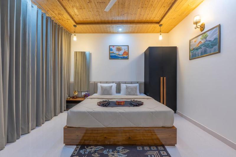 DUSK VIBES near mall roade kasauli Entire 1-bedroom with private balcony with delicious food - image 14