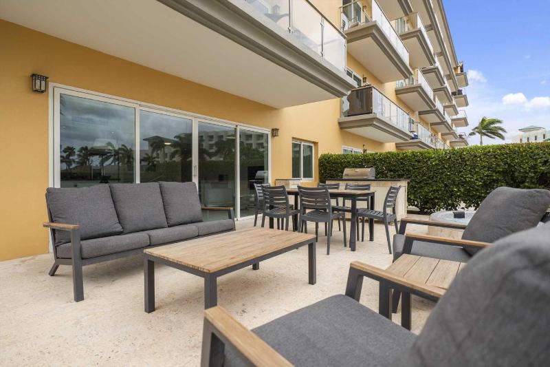 Beachfront - Coral Sea Garden 3BR condo - P116 - image 7