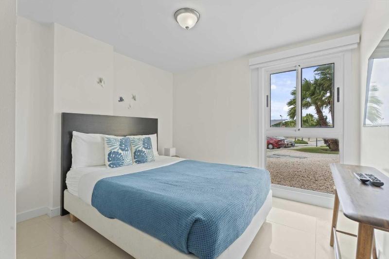 Beachfront - Coral Sea Garden 3BR condo - P116 - image 15