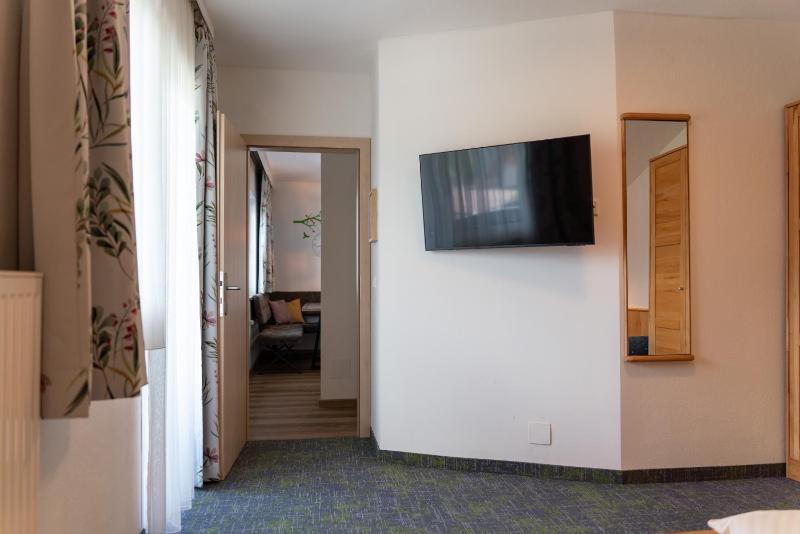 Superior One-Bedroom Apartment with Balcony image 3