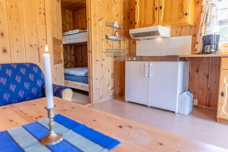 Cottage (4 Adults) with Shared Bathroom image 2