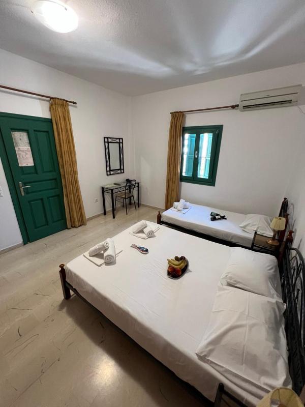 Standard Triple Room image 4