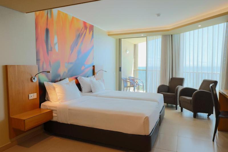 Twin Room with Sea View image 4