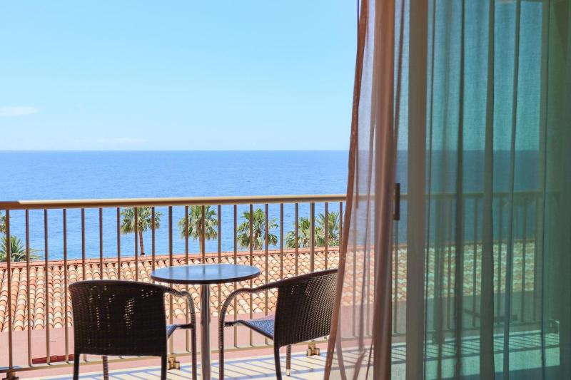 Superior Twin Room with Sea View image 2
