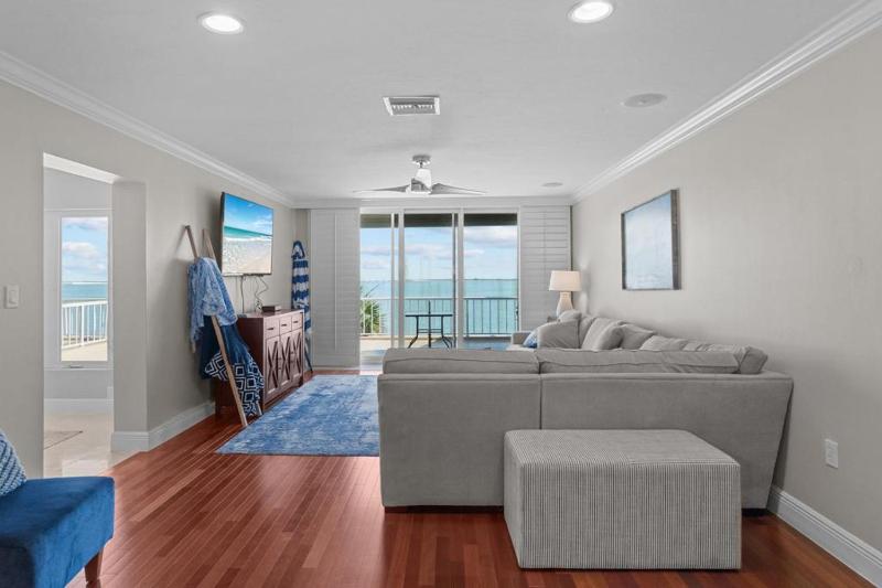 Lighthouse Point 325 - image 17