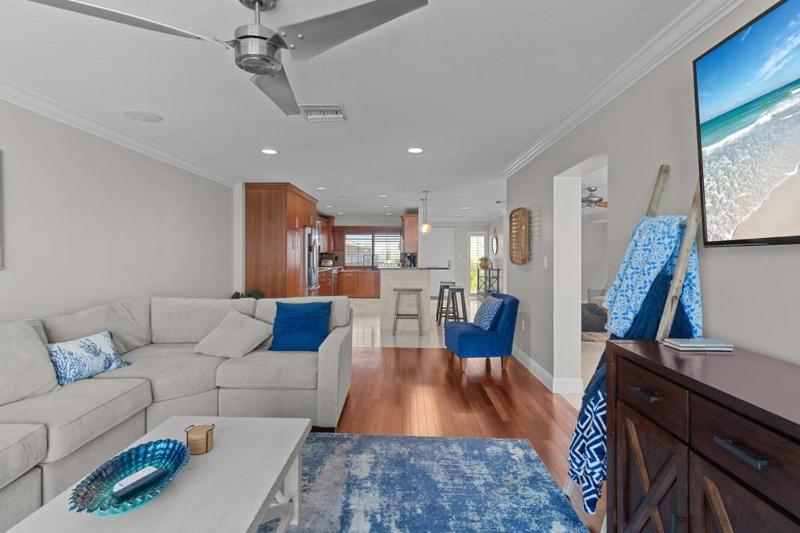 Lighthouse Point 325 - image 10