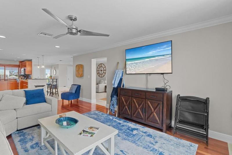 Lighthouse Point 325 - image 43