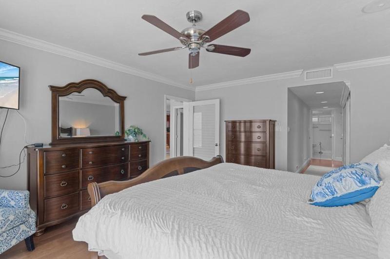 Lighthouse Point 325 - image 9