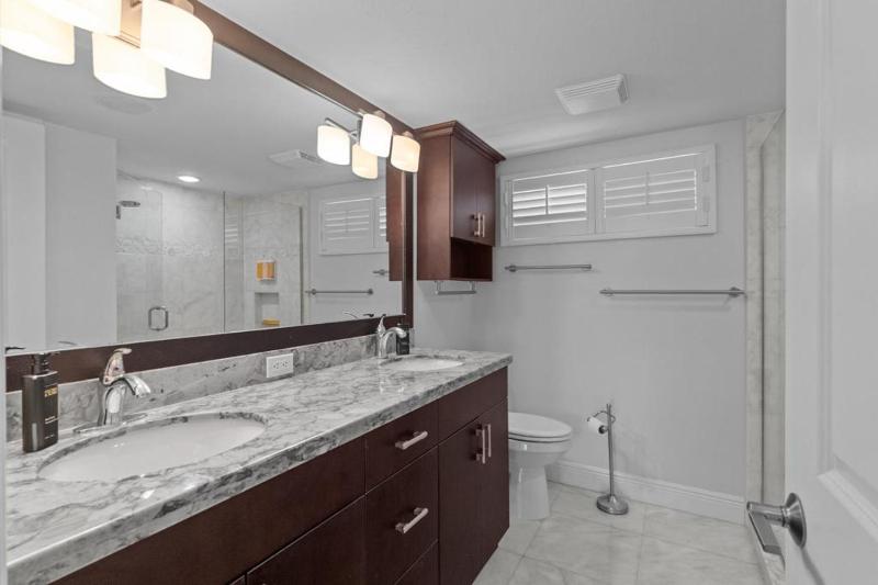 Lighthouse Point 325 - image 30