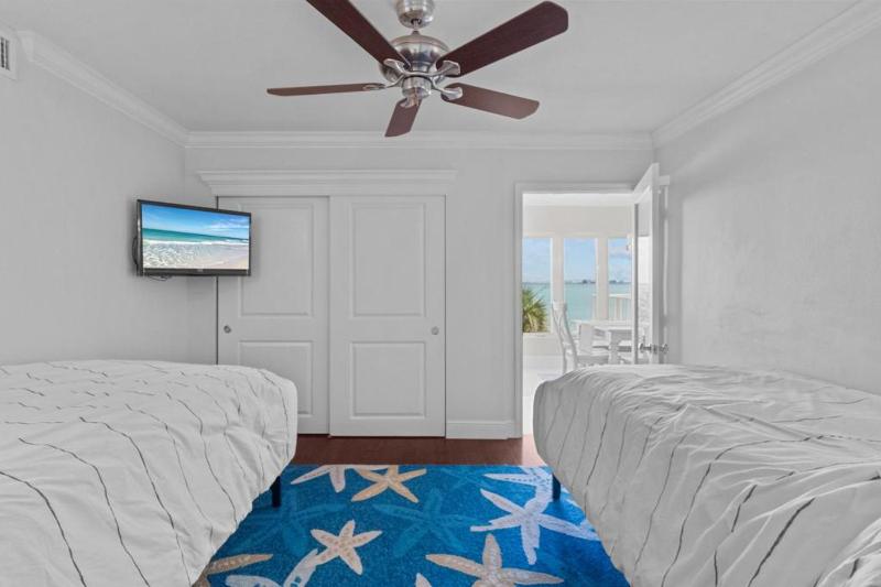 Lighthouse Point 325 - image 47