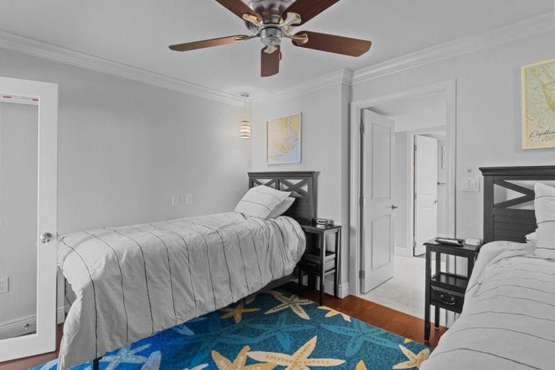 Lighthouse Point 325 - image 22