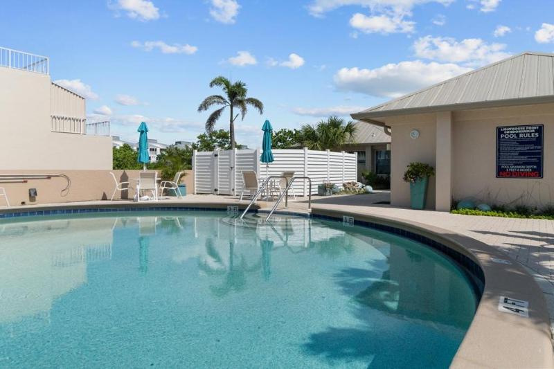 Lighthouse Point 325 - image 20