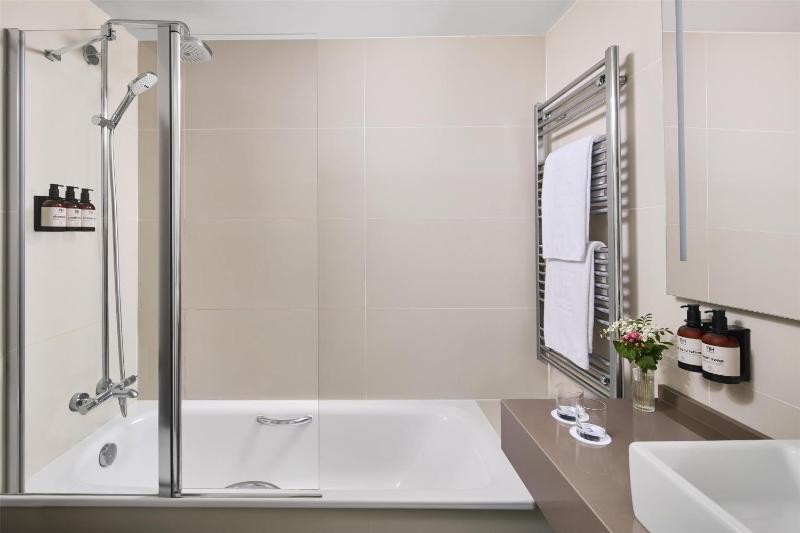 Standard Double or Twin Room image 4