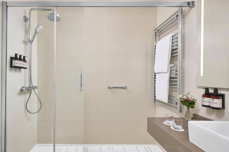 Superior Double or Twin Room image 4