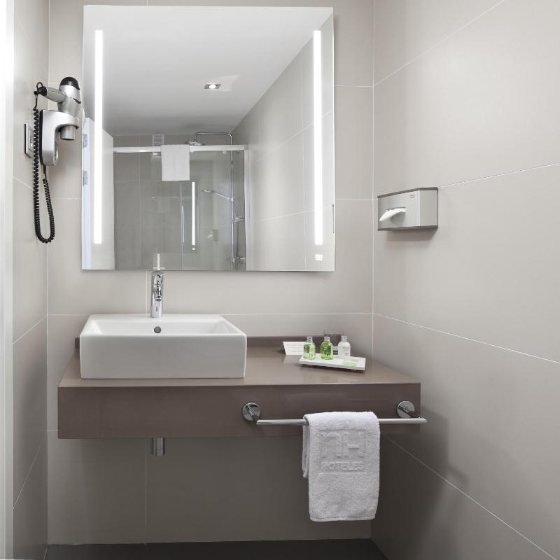 Basic Single Room image 3