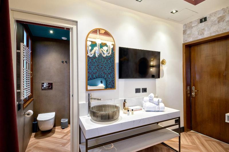 Classic Double Room image 1