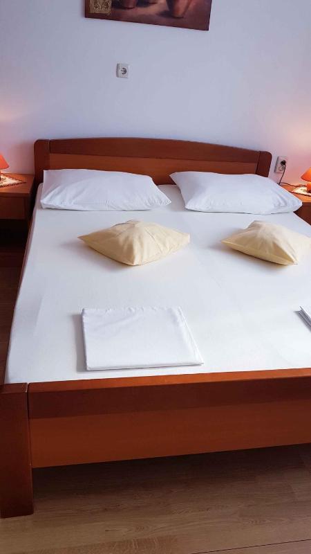 Apartment in Lopar with Two-Bedrooms 3 - image 3