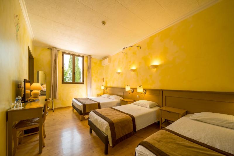 Quadruple Room image 1