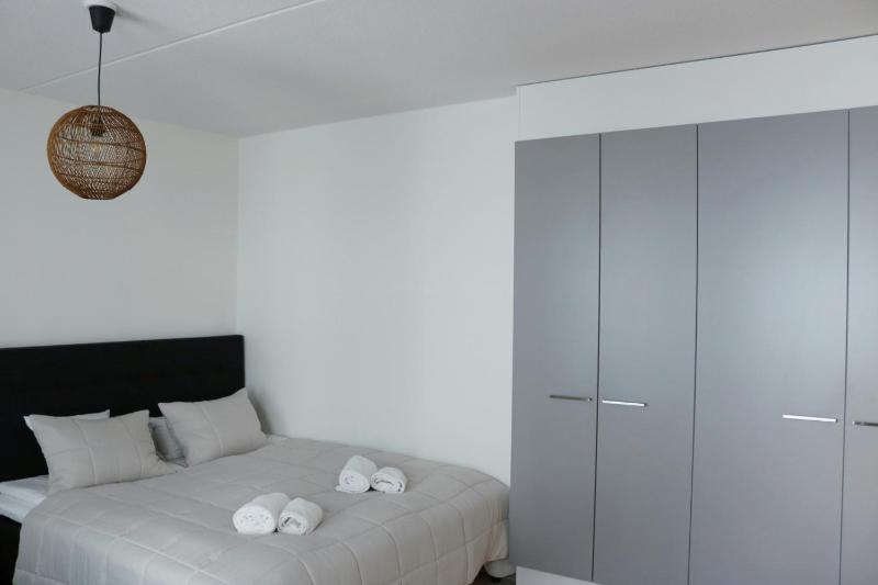 Modern Studio for 2 Guests - image 3