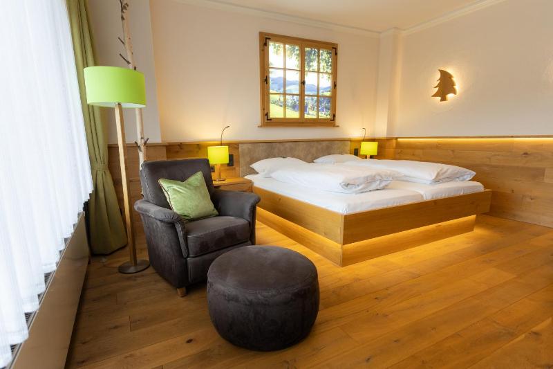 Double Room with Balcony image 1