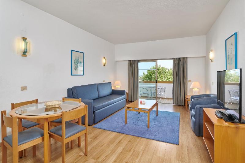 Standard One-Bedroom Apartment image 4