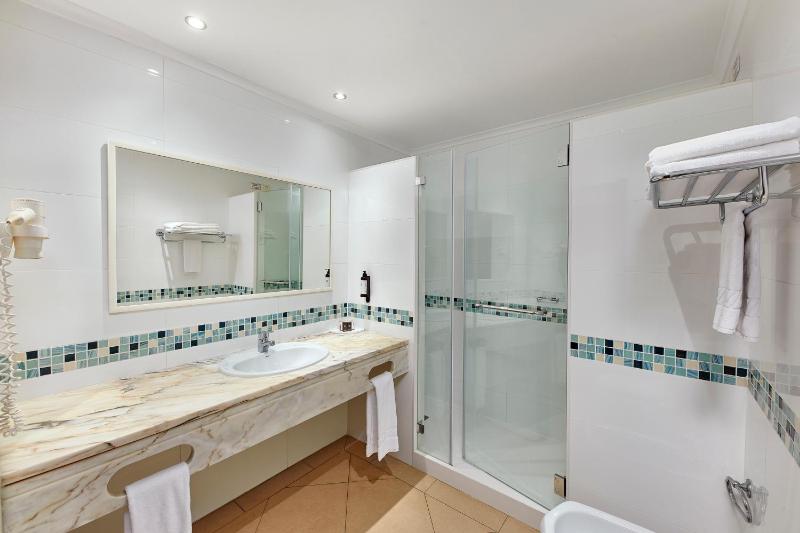 Twin Room with Land View image 1