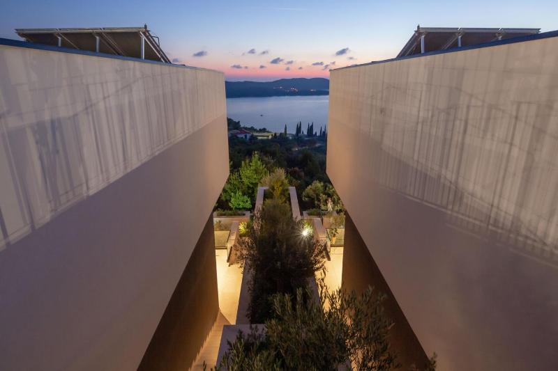 Villa Orasac Waterfront 1 5 Bedroom Dubrovnik Villa - image 12